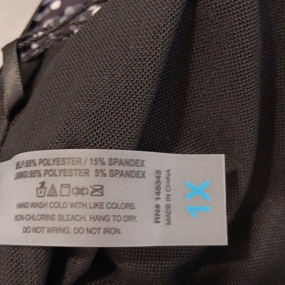 NWT. Simply Fit Black and White Empire Swim Dress - Picture 10 of 12